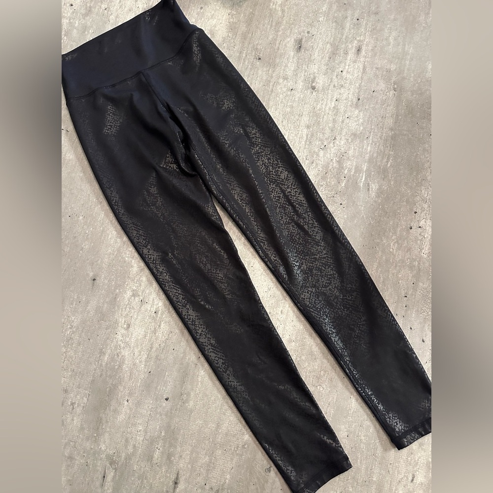 Aerie Offline The Hugger Black Faux Leather Snake High Waisted Legging XS NWOT
